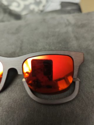 Gafas de sol madera lentes rojas