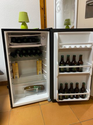 Nevera con cajón y congelador( se vende vacía)