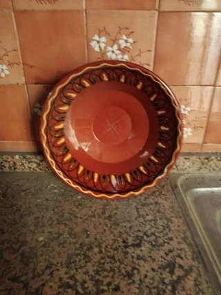 Fuente antigua decorada