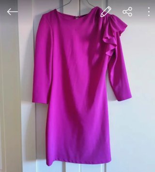 Vestido Sfera fucsia con volantes hombro
