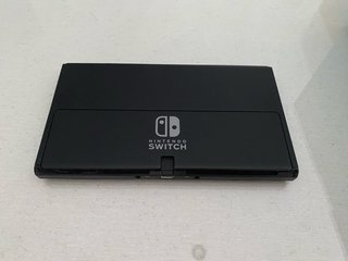 Nintendo Switch OLED + Accesorios + 2 Juegos