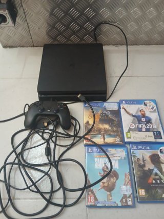 Consola PS4 Slim 1TB Negra + 4 Juegos