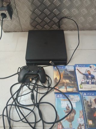 Consola PS4 Slim 1TB Negra + 4 Juegos