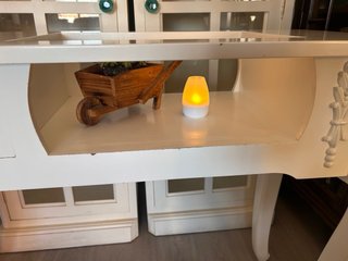 Vitrinas, recibidor y silla decoración