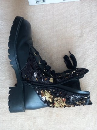 Botines negros con lentejuelas doradas talla 37