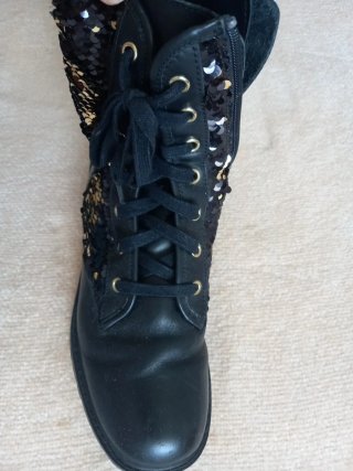 Botines negros con lentejuelas doradas talla 37
