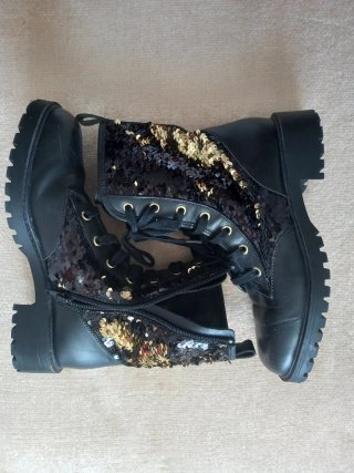Botines negros con lentejuelas doradas talla 37