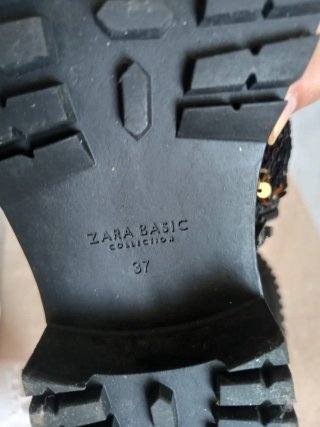 Botines negros con lentejuelas doradas talla 37