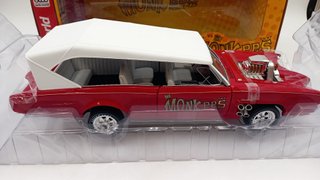 AWWSS14406 Autoworld The Monkees mobile 1/18
