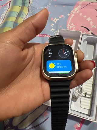 Smartwatch con 2 correas (negra y blanca)