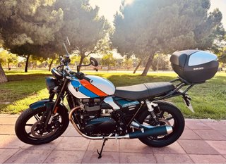 Triumph Speed Twin Negra y Naranja