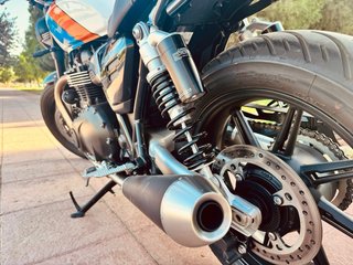 Triumph Speed Twin Negra y Naranja
