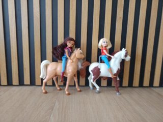 2 Muñecas con Caballos