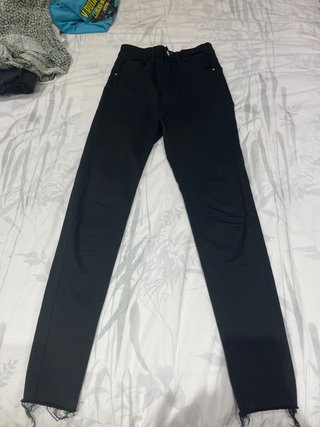 Pantalón vaquero pitillo negro