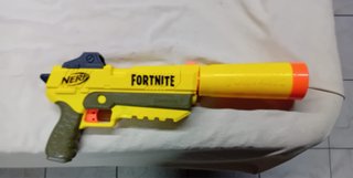 Pistola Nerf Fortnite Amarilla