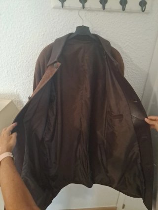 Abrigo de piel de bovino marrón