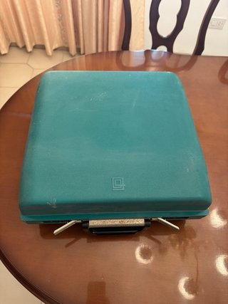 Máquina de escribir Olivetti clásica