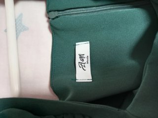 Vestido verde escote cuadrado manga abullonada