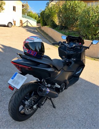 Yamaha TMAX 560 Maxi Scooter Negra