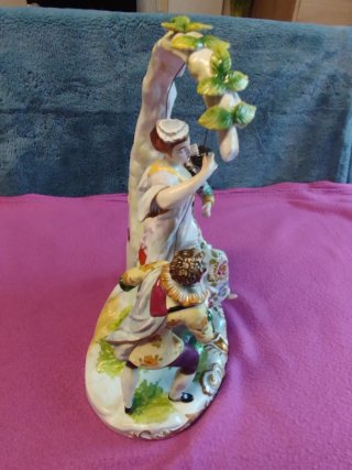 Grupo escultórico porcelana José María Álvarez