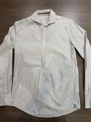 Camisa Scalpers blanca con puntos azules