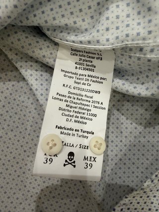 Camisa Scalpers blanca con puntos azules