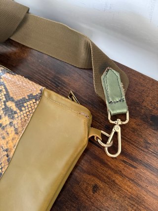 Borsa in pelle con inserto pitone