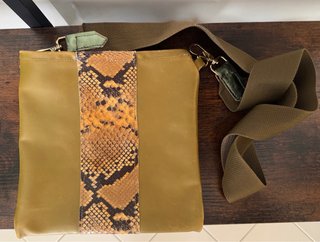 Borsa in pelle con inserto pitone
