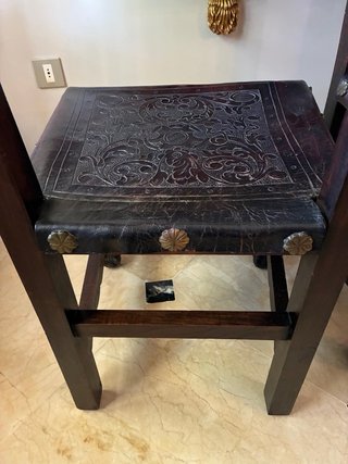 Juego de 4 Sillas de Madera y Cuero