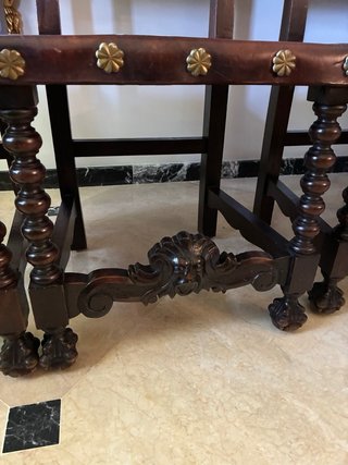 Juego de 4 Sillas de Madera y Cuero