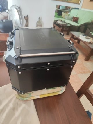 Maleta Givi Trekker Outback 42L Negra