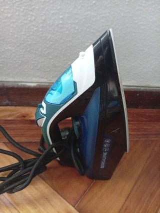 Plancha de vapor azul y blanca