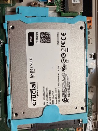 Portátil Toshiba Satellite SSD Crucial 250GB