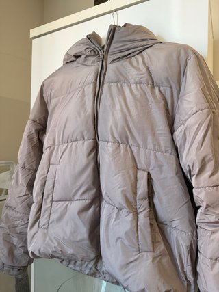 Cazadora acolchada Stradivarius beige Talla XS