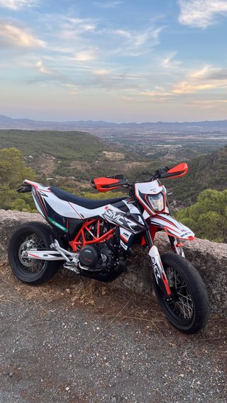 KTM 690 SMC R Supermoto