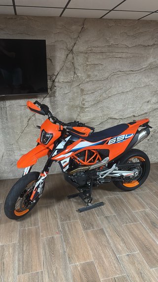 KTM 690 SMC R Supermoto