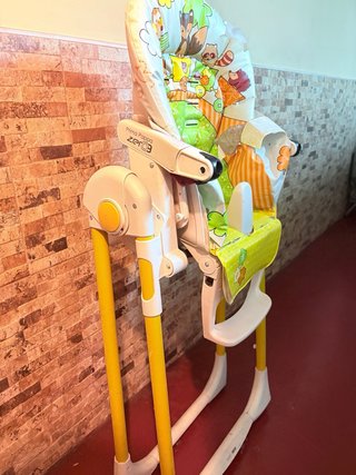 Trona Peg Perego plegable bebé. Tiempo limitado