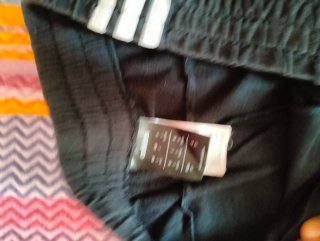 Pantaloni neri con banda laterale