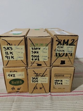 Lote resistencias 1/4W más de 25.000 uds