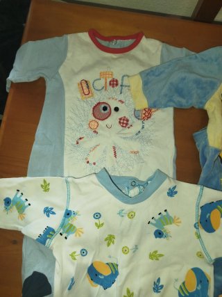 Lote 5 Pijamas Bebé (4 largos, 1 corto)