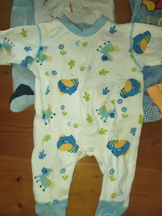 Lote 5 Pijamas Bebé (4 largos, 1 corto)