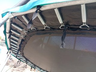 Cama elástica con red de seguridad