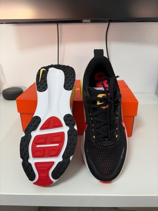 Nike Vomero 18 Talla 41 Negras Rojas