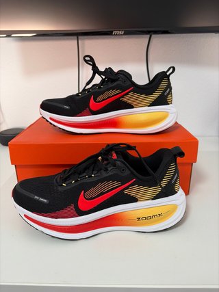 Nike Vomero 18 Talla 41 Negras Rojas