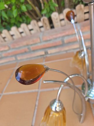 Lámpara de techo colgante plateada cristal ambar.