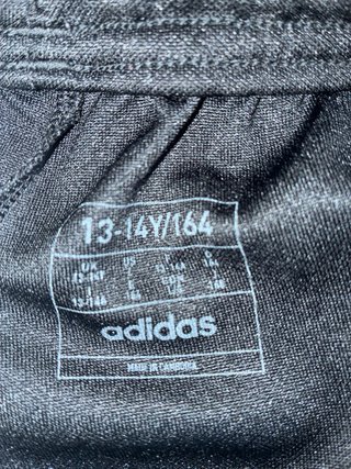 Equipación Adidas SOCI Vicálvaro Roja y negra