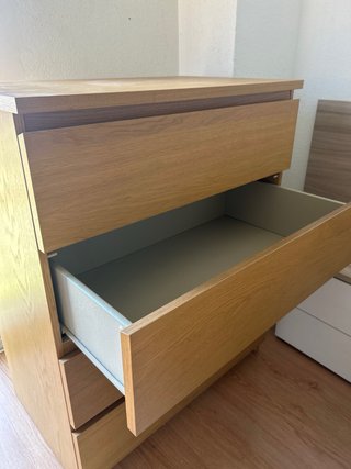 Cómoda de madera para dormitorio