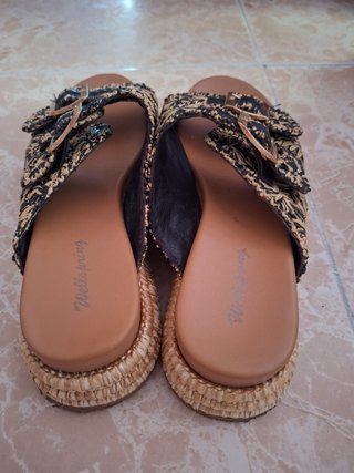 Sandalias Wellspring con hebillas