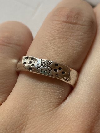 Anillo de acero con diseño