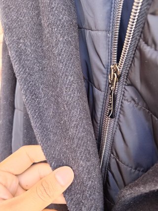 Elegante abrigo azul y gris